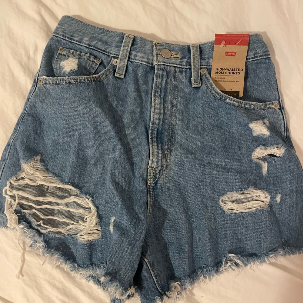 BRAND NEW SHORTS (levis)
